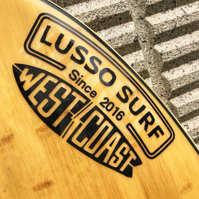 QUIKSILVER(クイックシルバー)の正規品☆LUSSO SURF 防水ステッカー　ブラック☆RVCA スポーツ/アウトドアのスポーツ/アウトドア その他(サーフィン)の商品写真