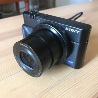 ソニー(SONY)のSony Rx100 初代モデル　純正グリップ装着済み(コンパクトデジタルカメラ)