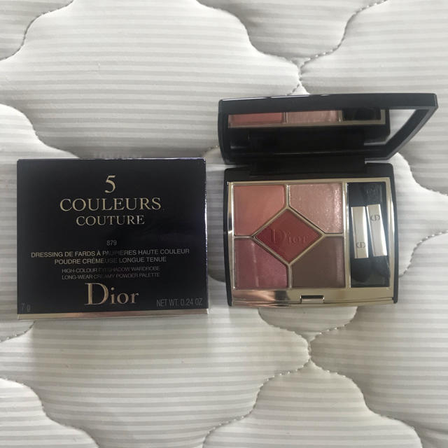 Dior(ディオール)の【ほぼ新品】Dior サンククルールクチュール 879 ルージュトラファルガー コスメ/美容のベースメイク/化粧品(アイシャドウ)の商品写真