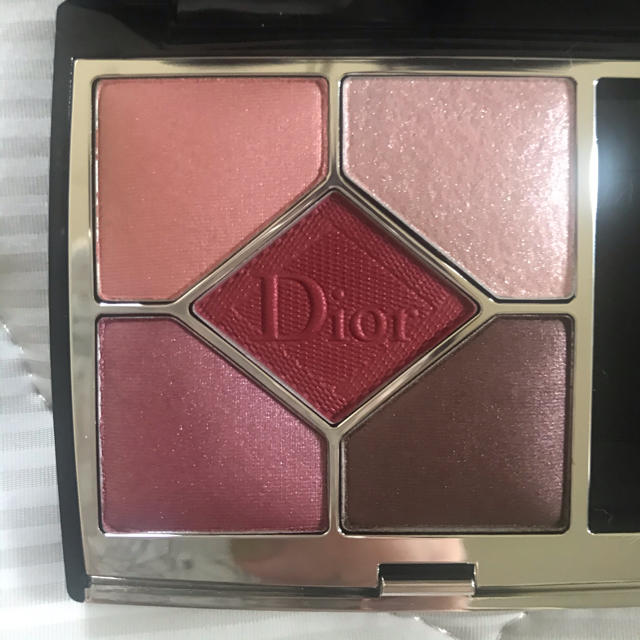 Dior(ディオール)の【ほぼ新品】Dior サンククルールクチュール 879 ルージュトラファルガー コスメ/美容のベースメイク/化粧品(アイシャドウ)の商品写真