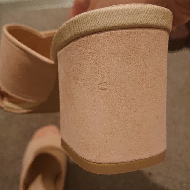 DIANA(ダイアナ)のDIANA スエードクロスミュール ピンクベージュ レディースの靴/シューズ(サンダル)の商品写真