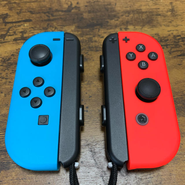 ニンテンドースイッチ　Joy-Con(ネオンレッド・ネオンブルー)