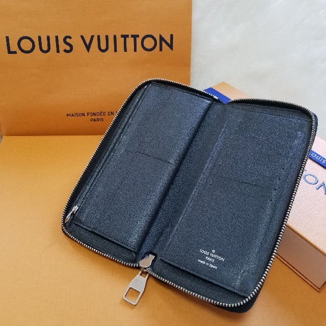 LOUIS VUITTON(ルイヴィトン)の【美品⭐️本物！】 ルイヴィトン 定価１１万円 タイガ ヴェルティカル 長財布 メンズのファッション小物(長財布)の商品写真