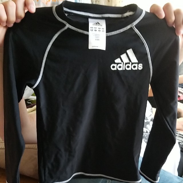 adidas(アディダス)の専用！　140cmアディダスラッシュガード キッズ/ベビー/マタニティのキッズ服男の子用(90cm~)(水着)の商品写真