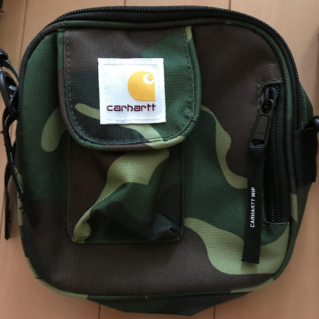 carhartt(カーハート)のcarhartt ミニショルダーバッグ メンズのバッグ(ショルダーバッグ)の商品写真