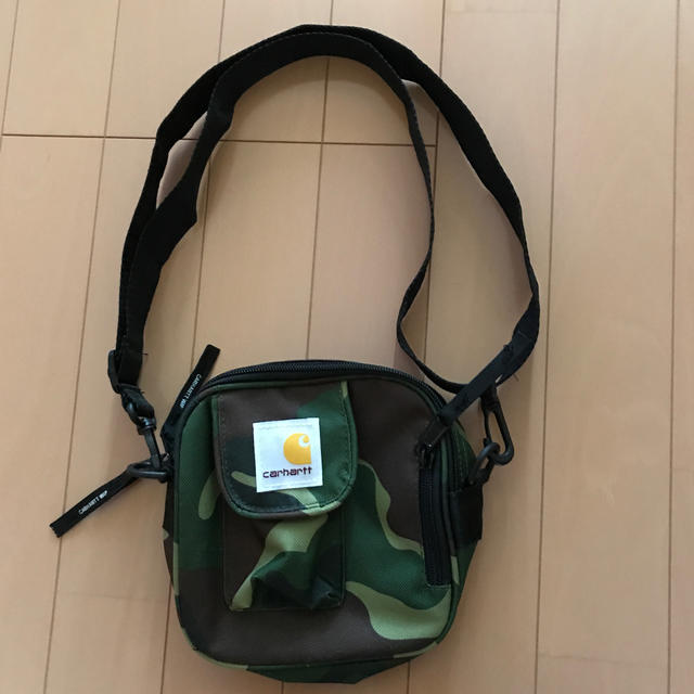 carhartt(カーハート)のcarhartt ミニショルダーバッグ メンズのバッグ(ショルダーバッグ)の商品写真