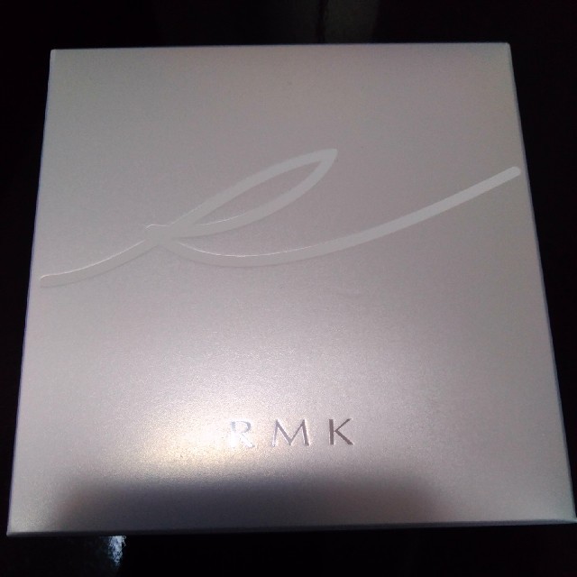RMK(アールエムケー)のRMK ア カラーゲーム アイズ＆チークパレット コスメ/美容のベースメイク/化粧品(アイシャドウ)の商品写真