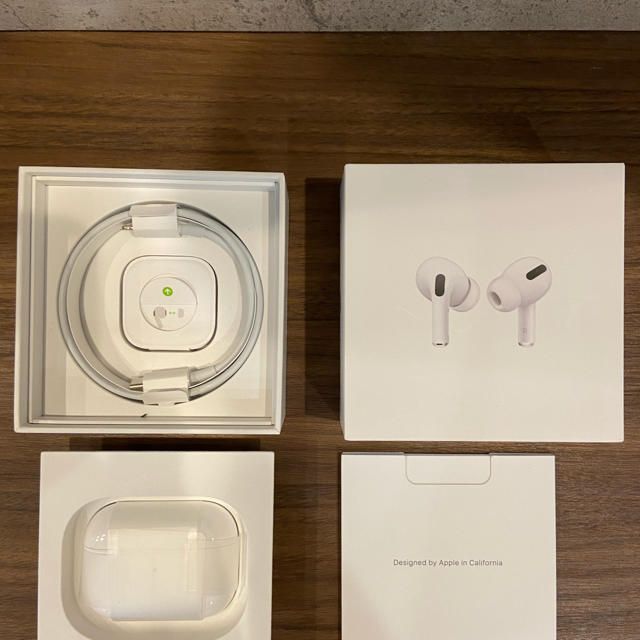 Apple(アップル)のAirPods Pro  スマホ/家電/カメラのオーディオ機器(ヘッドフォン/イヤフォン)の商品写真