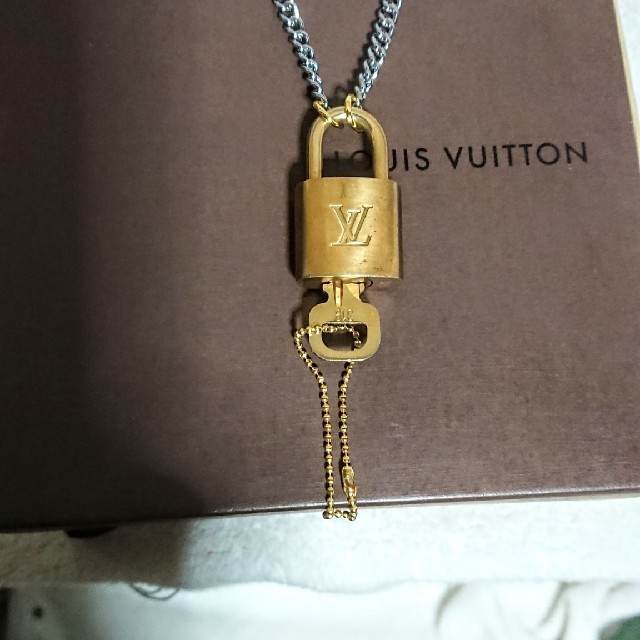 LOUIS VUITTON(ルイヴィトン)のルイヴィトン ゴールド カデナ南京錠、鍵付き！ メンズのアクセサリー(ネックレス)の商品写真