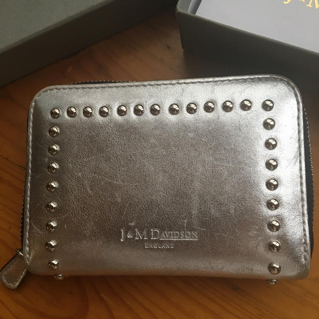 J&M DAVIDSON(ジェイアンドエムデヴィッドソン)のJ&M Davidson  スタッズ スモール 財布シルバー/ロニースコッツ レディースのファッション小物(財布)の商品写真