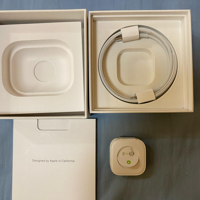 Apple(アップル)のAirPods Pro 正規品 スマホ/家電/カメラのオーディオ機器(ヘッドフォン/イヤフォン)の商品写真