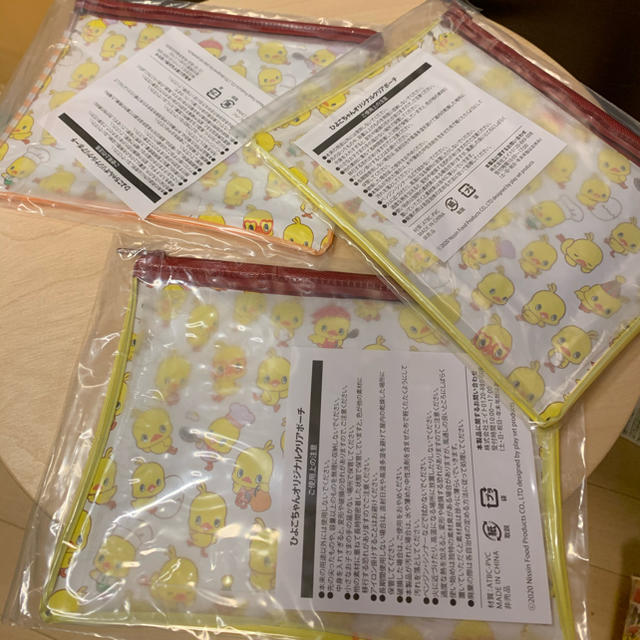 日清食品(ニッシンショクヒン)のチキンラーメン　ひよこちゃんクリアポーチ　3枚セット エンタメ/ホビーのおもちゃ/ぬいぐるみ(キャラクターグッズ)の商品写真