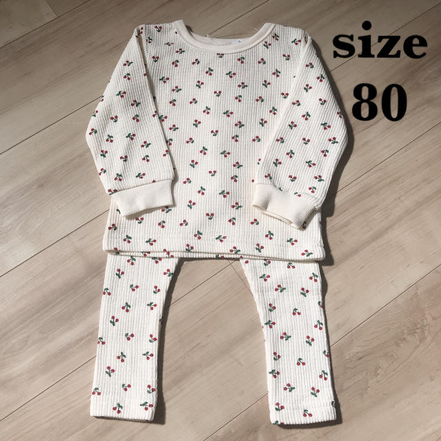 しまむら(シマムラ)の【専用】さくらんぼ柄長袖パジャマ♡新品80size キッズ/ベビー/マタニティのベビー服(~85cm)(パジャマ)の商品写真