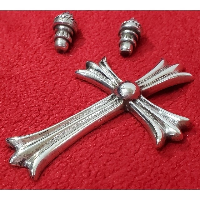 Chrome Hearts(クロムハーツ)の【最終値下】CHROME HEARTS ラージクロスと紐の先端のパーツ 革紐無し メンズのアクセサリー(ネックレス)の商品写真