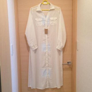 マジェスティックレゴン(MAJESTIC LEGON)のマジェ☆新品☆白ロングシャツ(シャツ/ブラウス(長袖/七分))