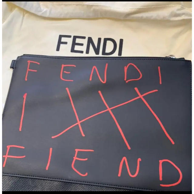 【FENDI】新品未使用 FENDI×FENDI クラッチバッグ 赤黒 入手困難