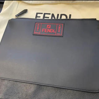 【FENDI】新品未使用 FENDI×FENDI クラッチバッグ 赤黒 入手困難