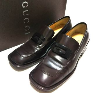 グッチ(Gucci)のGUCCI デカロゴ  美品  レザーローファー  5.5(ローファー/革靴)