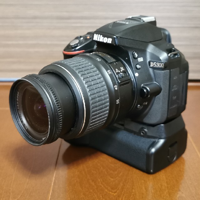NikonD5300ボディ&広角レンズ&非純正バッテリーグリップ カメラ 日本製