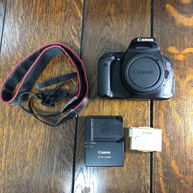 CANON EOS Kiss x5 本体、純正バッテリー、充電器、ストラップ