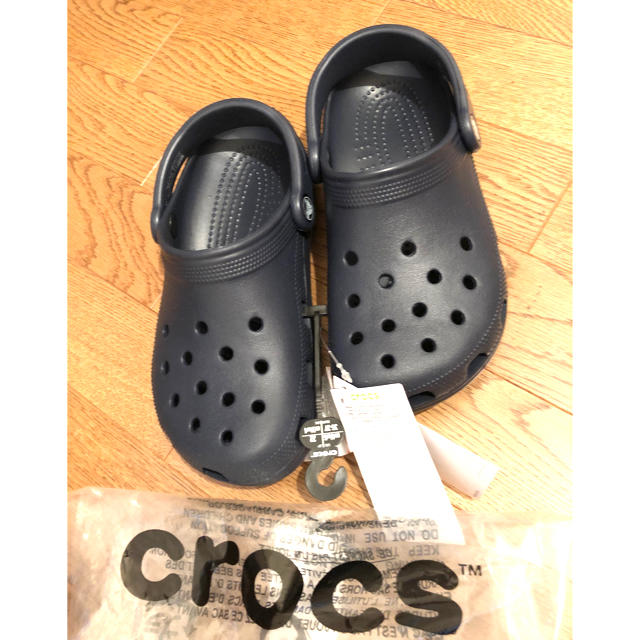 crocs(クロックス)の[crocs［クロックス] サンダル クラシック クロッグ ネイビー新品22cm レディースの靴/シューズ(ビーチサンダル)の商品写真