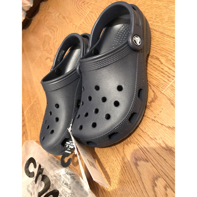 crocs(クロックス)の[crocs［クロックス] サンダル クラシック クロッグ ネイビー新品22cm レディースの靴/シューズ(ビーチサンダル)の商品写真