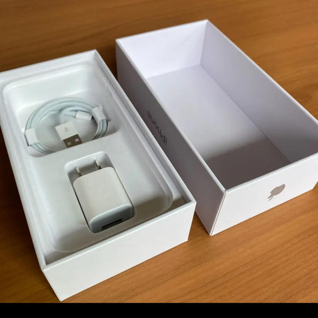 Apple - iPhone 8 Silver 64 GB SIMフリーの通販 by 一人鍋's shop｜アップルならラクマ 格安最新品