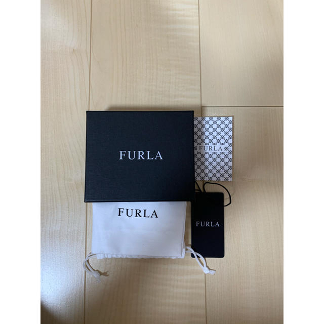 Furla(フルラ)の未使用に近い！フルラ  二つ折り　財布 レディースのファッション小物(財布)の商品写真