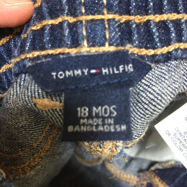 TOMMY HILFIGER(トミーヒルフィガー)のトミーヒルフィガー デニム80 キッズ/ベビー/マタニティのベビー服(~85cm)(パンツ)の商品写真