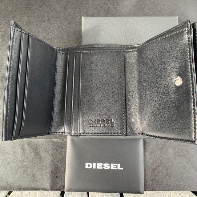 DIESEL(ディーゼル)の【新品 送料無料】ディーゼル 三つ折り レザー ウォレット 小銭入れ 財布 メンズのファッション小物(折り財布)の商品写真