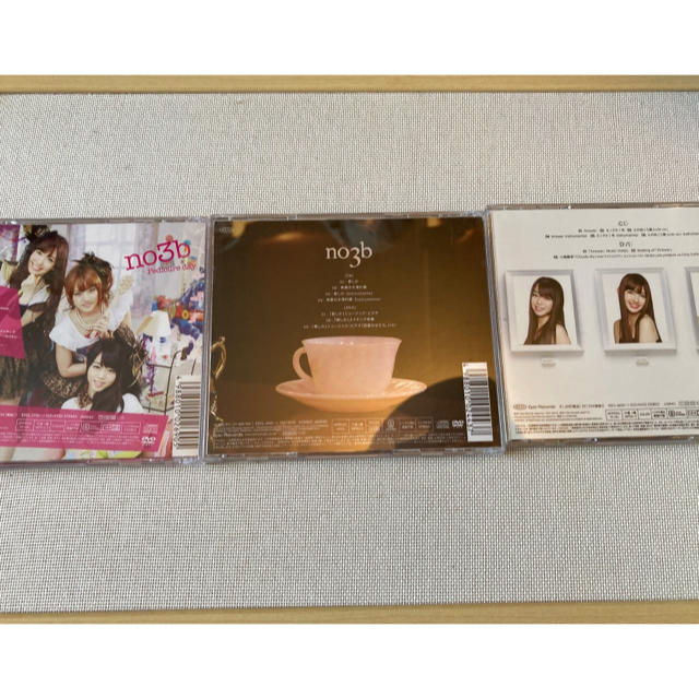 AKB48(エーケービーフォーティーエイト)のノースリーブスCD小嶋セット エンタメ/ホビーのタレントグッズ(アイドルグッズ)の商品写真