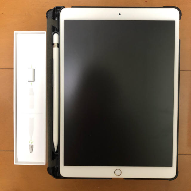 Apple(アップル)の【セット】iPad Pro 10.5 & Apple Pencil 第1世代 スマホ/家電/カメラのPC/タブレット(タブレット)の商品写真