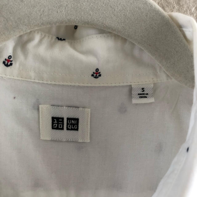 UNIQLO(ユニクロ)のマリン柄デザインが可愛いボタンダウン半袖シャツ メンズのトップス(シャツ)の商品写真