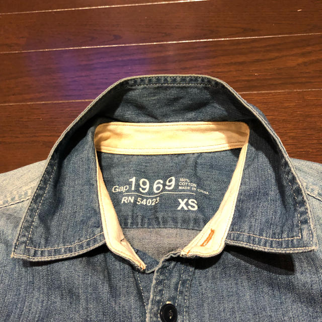 GAP(ギャップ)の7分丈のメンズ デニムシャツ メンズのトップス(シャツ)の商品写真