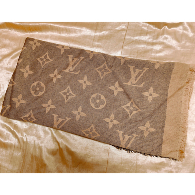 LOUIS VUITTON(ルイヴィトン)のモモ様専用✻ Louis Vuitton ショール べージュ レディースのファッション小物(マフラー/ショール)の商品写真