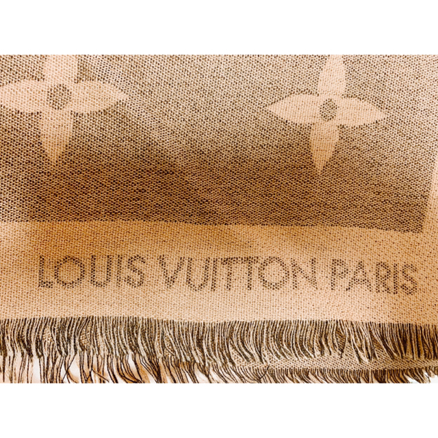 LOUIS VUITTON(ルイヴィトン)のモモ様専用✻ Louis Vuitton ショール べージュ レディースのファッション小物(マフラー/ショール)の商品写真