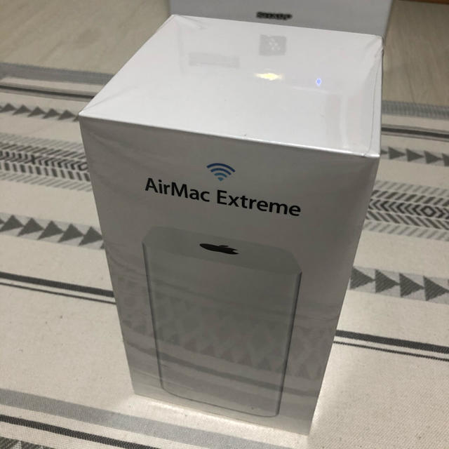 Apple(アップル)のAirMac Extreme 802.11ac ME918J/A A1521 スマホ/家電/カメラのPC/タブレット(PC周辺機器)の商品写真