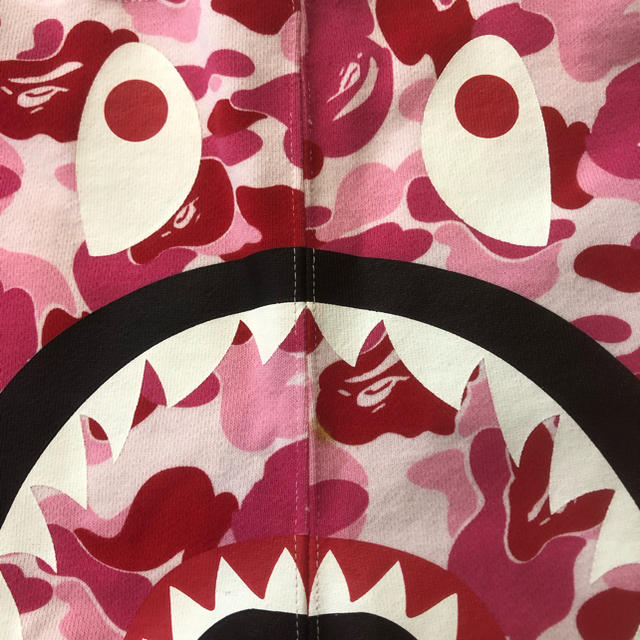 A BATHING APE(アベイシングエイプ)のAPE ピンク カモ シャーク スウェット パンツ ショーツ M メンズのパンツ(ショートパンツ)の商品写真