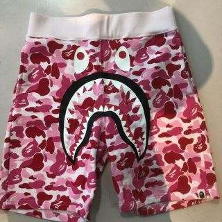 アベイシングエイプ(A BATHING APE)のAPE ピンク カモ シャーク スウェット パンツ ショーツ M(ショートパンツ)