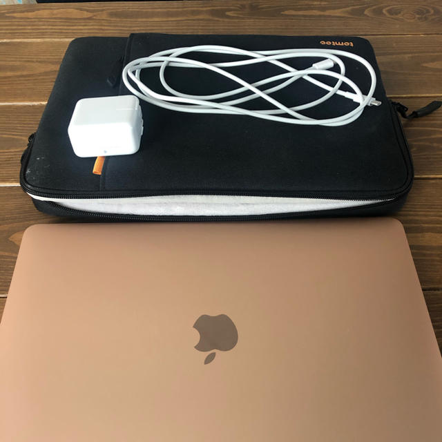 極美品　保証有　2019 MacBook air 256GB 充放電回数17回！