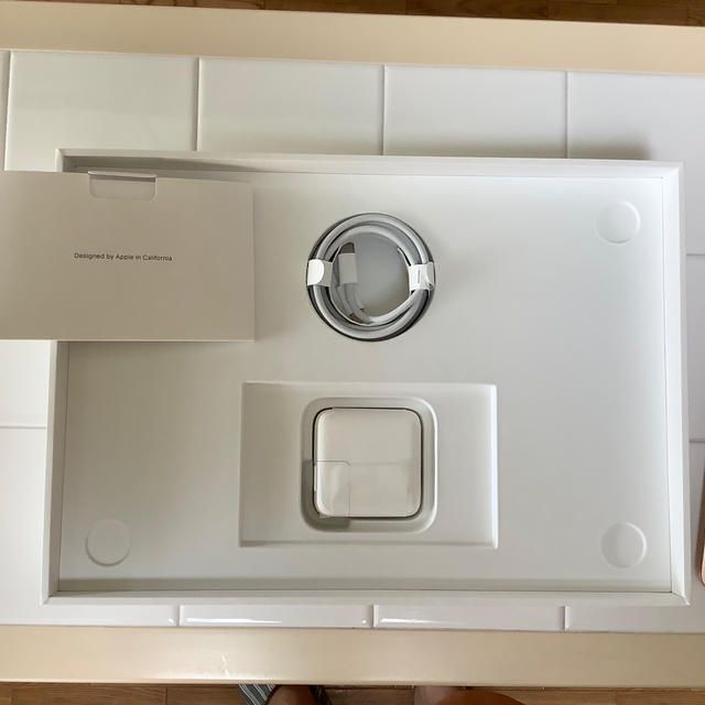 Mac (Apple)(マック)のMacBook Air(2020) 13インチ i3ゴールド 美品 スマホ/家電/カメラのPC/タブレット(ノートPC)の商品写真