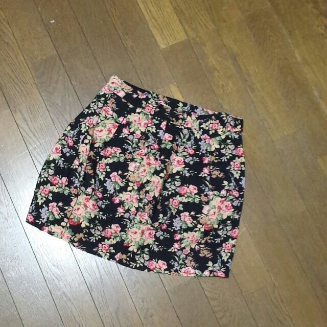 MERCURYDUO(マーキュリーデュオ)のMERCURY DUO 花柄スカート レディースのスカート(ミニスカート)の商品写真