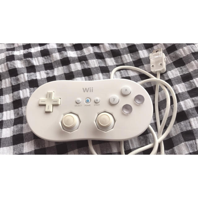 Wii(ウィー)のWii WiiU クラシックコントローラー エンタメ/ホビーのゲームソフト/ゲーム機本体(その他)の商品写真