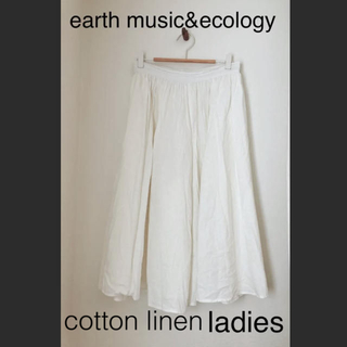 アースミュージックアンドエコロジー(earth music & ecology)のフレアーパンツ　クロップドパンツ　綿麻　ホワイト　パンツ　レディース (カジュアルパンツ)