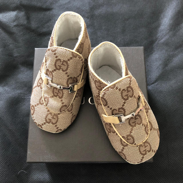 Gucci(グッチ)のGUCCI 未使用品　ファーストシューズ　13cm程 キッズ/ベビー/マタニティのベビー靴/シューズ(~14cm)(フラットシューズ)の商品写真