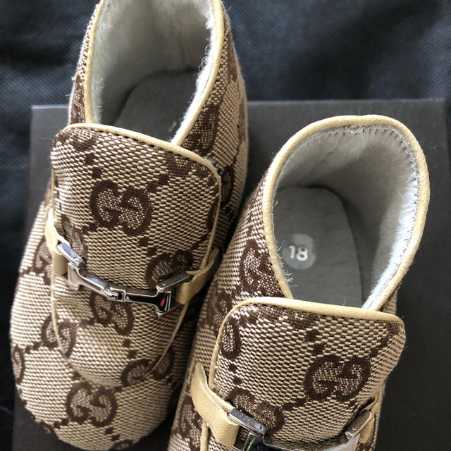 Gucci(グッチ)のGUCCI 未使用品　ファーストシューズ　13cm程 キッズ/ベビー/マタニティのベビー靴/シューズ(~14cm)(フラットシューズ)の商品写真