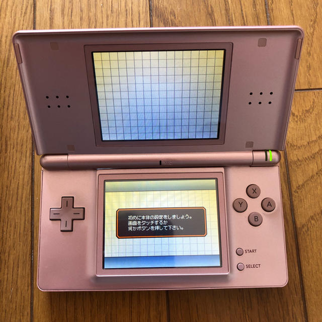 ニンテンドーDS(ニンテンドーDS)のNintendo DS ニンテンド-DS LITE メタリックロゼ エンタメ/ホビーのゲームソフト/ゲーム機本体(携帯用ゲーム機本体)の商品写真