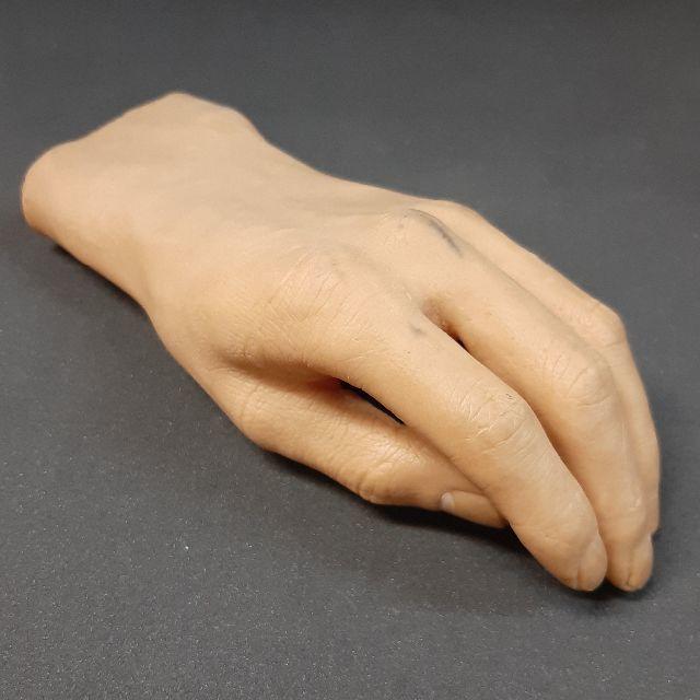 ラバー製女性の手