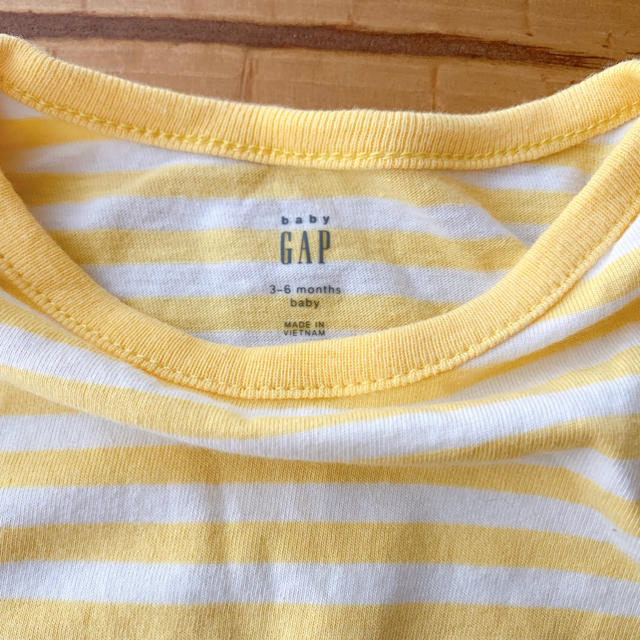 babyGAP(ベビーギャップ)のGAP ロンパース baby GAP アイレット ラッフルボディシャツ キッズ/ベビー/マタニティのベビー服(~85cm)(ロンパース)の商品写真