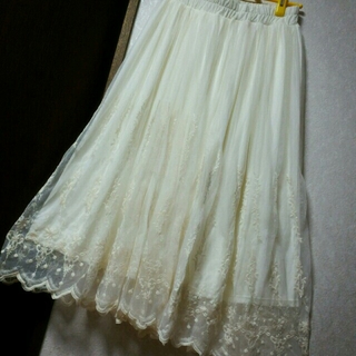 リュリュ(RyuRyu)の白のふわふわレースのスカート(ロングスカート)
